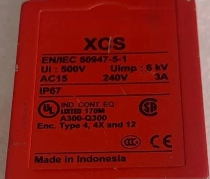 Brand New Original XCSA701 Safety switches metal 2NC 1NO slow break 1entry tapped Pg13 Fast delivery