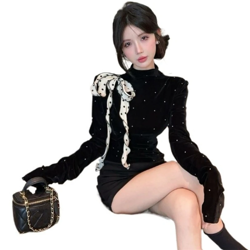 

Модный дизайн Sense Temperament Ретро Бархатная плиссированная футболка в горошек на шнуровке Тонкая и тонкая футболка Женский топ на весну и осень High Sense