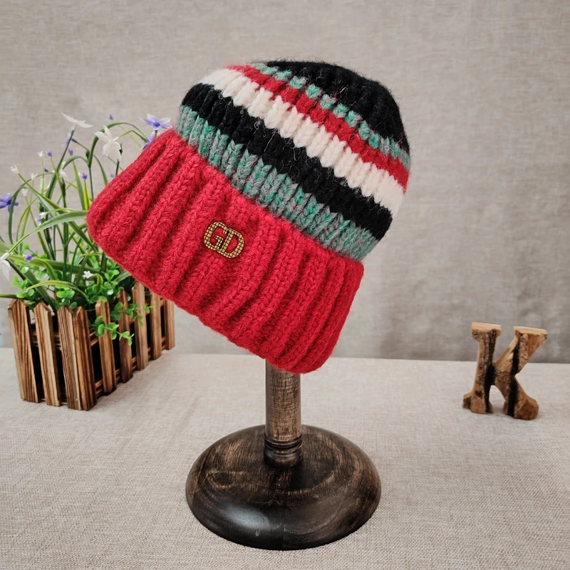 2024 cappello di fagioli misto lana a righe colorate moda donna autunno e inverno all\'aperto caldo coppia cappello lavorato a maglia tendenza
