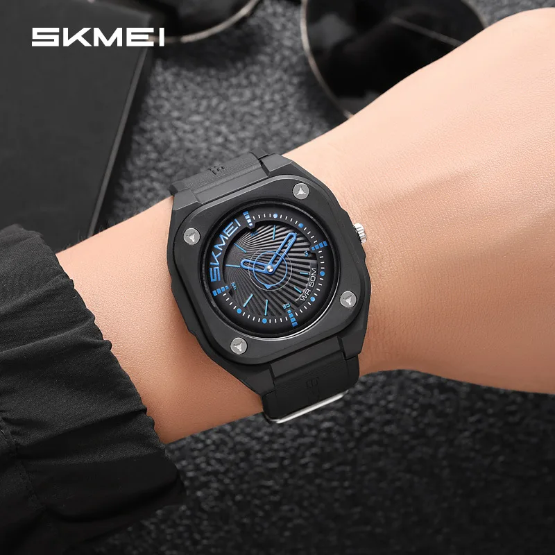 ساعة SkmeiPersonalized Creative للرجال مقاومة للماء كوارتز ساعة رياضية خارجية للطلاب