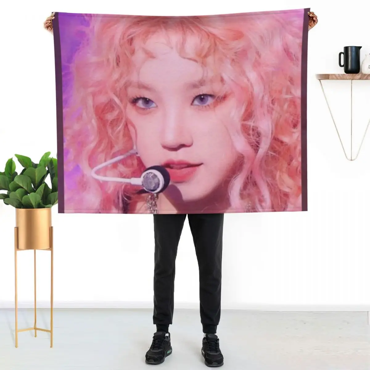 

G(I-DLE)'s Yuqi Throw Blanket Shaggy Furry Soft Blanket for Bedroom Living Room
