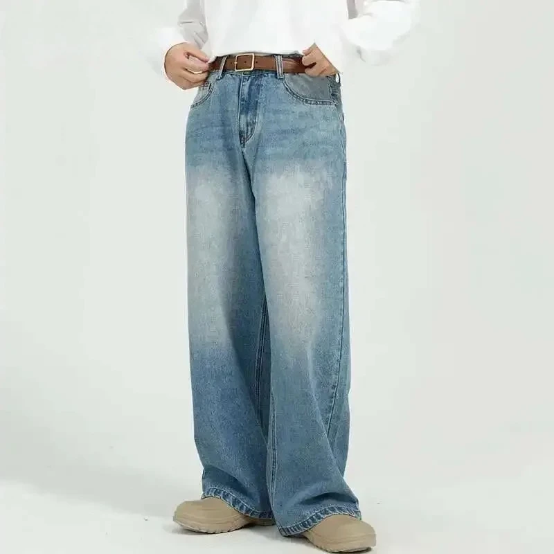 男性ジーンズカジュアルグラデーションカラーポケットボタン男性ストレートデニムパンツ韓国トレンディなメンズズボン春 2025