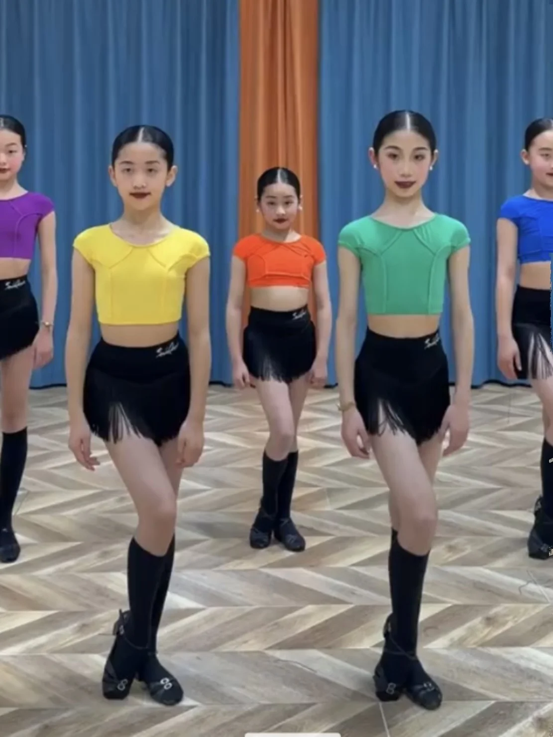 

Latin dance costume for women and children's competition regulations Latin dance costume tassel skirt children's dance dress set