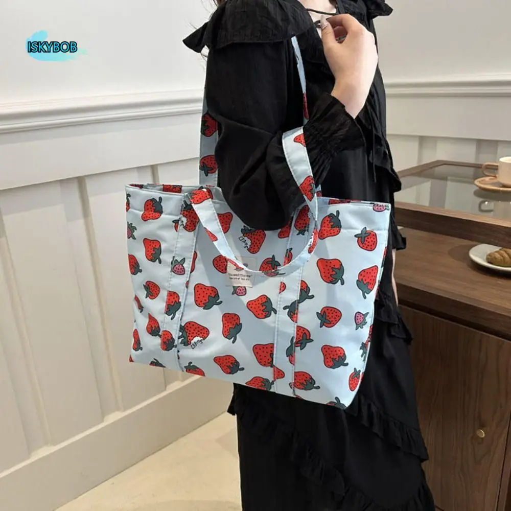 Bolso de mano de cereza y fresa, bolso de compras estético de gran capacidad de estilo coreano, bolso para axila, bolso de nailon estampado para exteriores