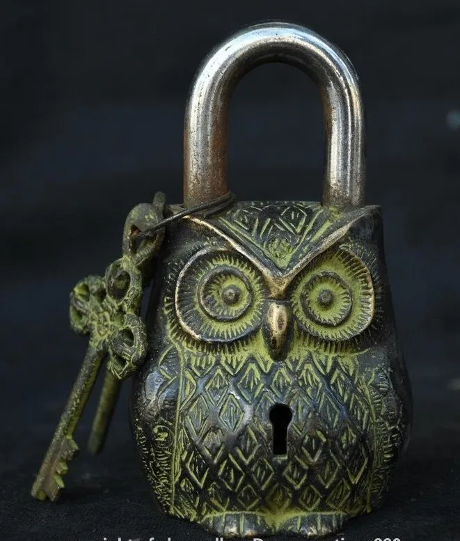 Old Tibet Buddhism Bronze bird of Minerva Owl Statue Door Lock Key Set Usable