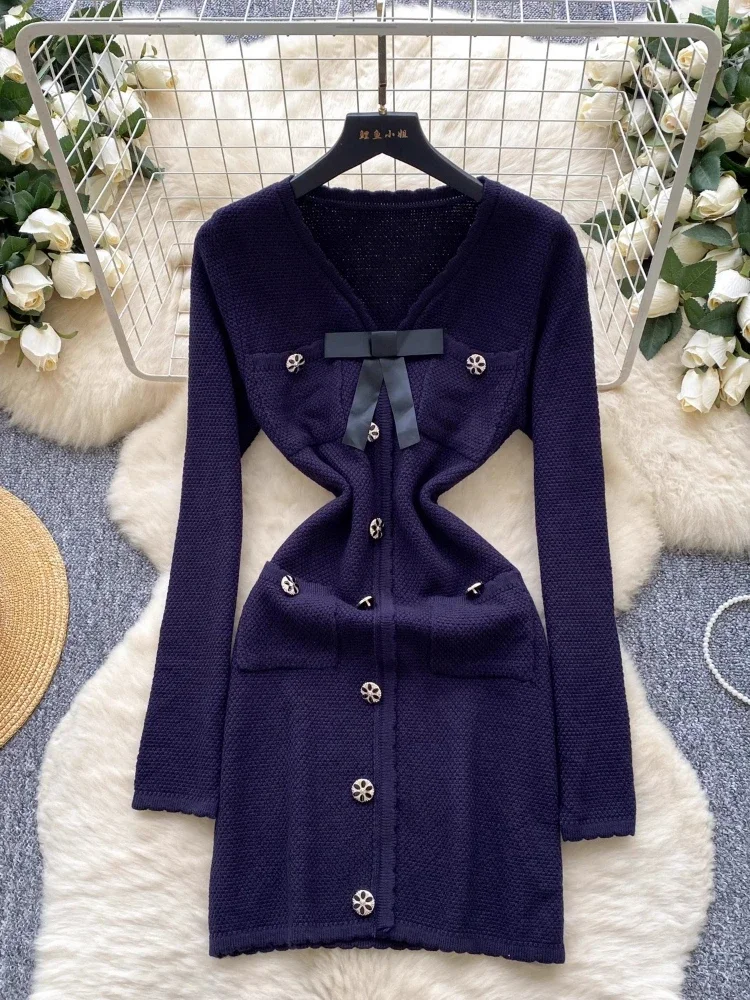 فساتين محبوكة جديدة للنساء بياقة على شكل V مع فيونكة حلوة تونك مزاجه رداء نسائي 2025 أزرار عتيقة من Vestidos De Mujer ​ فستان بوديكون