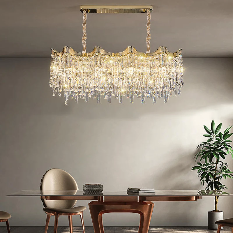 

Luxurious crystal chandeliers decorate the living room and are used for villa lighting, kitchen island lighting