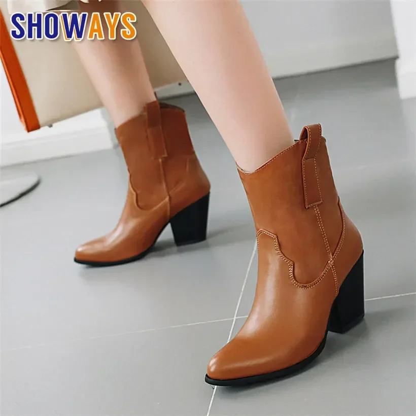 

Зимние женские ковбойские ботильоны коричневого и черного цвета с острым носком на высоком каблуке, офисные, нарядные, без застежек, на плюшевой подкладке, короткие сапоги