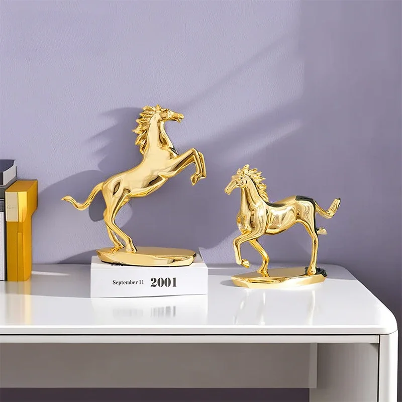 

Creative Golden Horse Statue,Table Decoration and Accesories,Resin Crafts,Action Figure,Animal Figurine,Model,Bookcase Ornaments