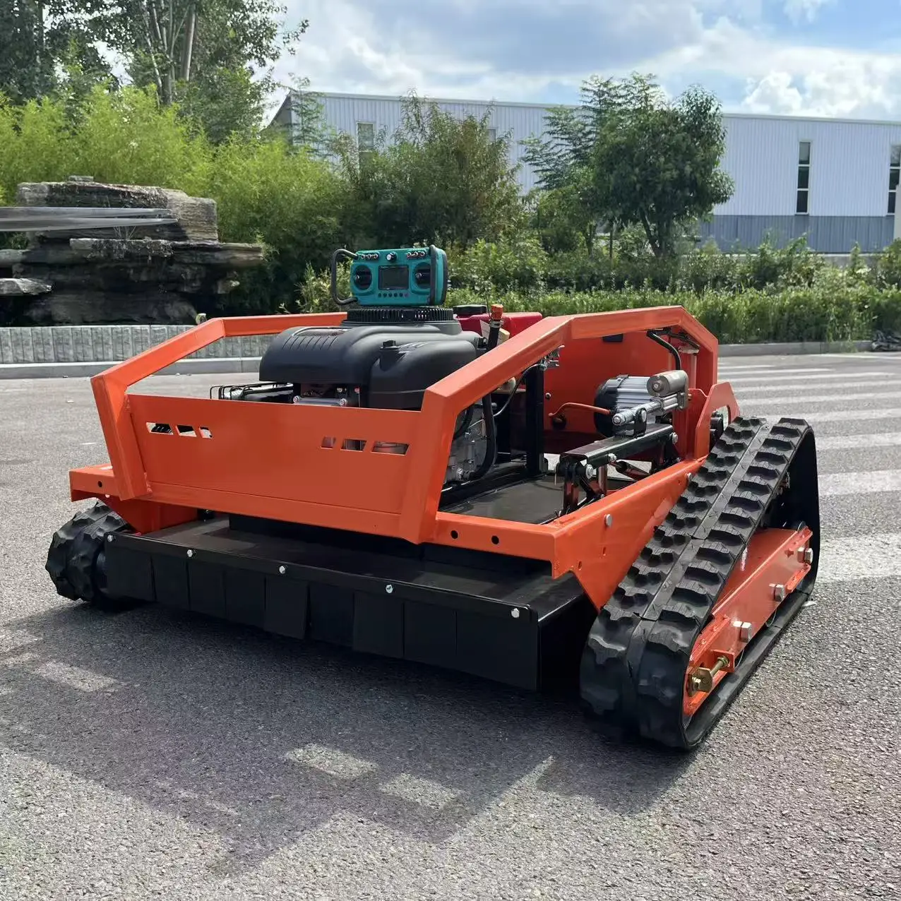 „608CC Hochleistungs-Rasenmäherroboter: 4000 ㎡ /h Mähseffizienz, Doppelklingen und Not-Aus-Taste, hoher Wirkungsgrad "