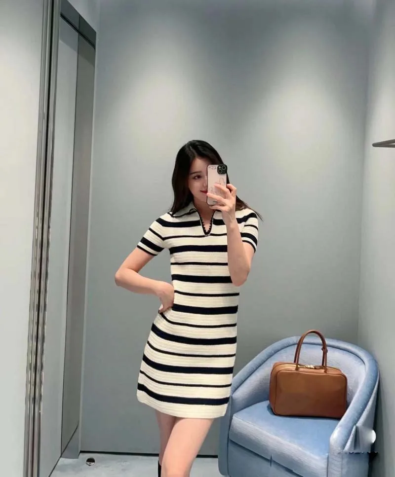 Ladies\' Miu dress with a girlish style, fashionable and sweet temperament, cute and pure striped knitted skirt