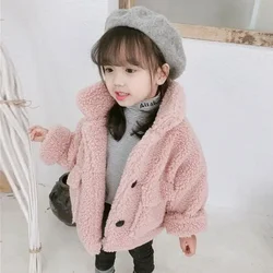 Coat Girls Coat Autumn Winter New 2024 Baby Lamb Plush Top Childrens Clothing Cotton Thickened Sweater Warm 2024 Warm