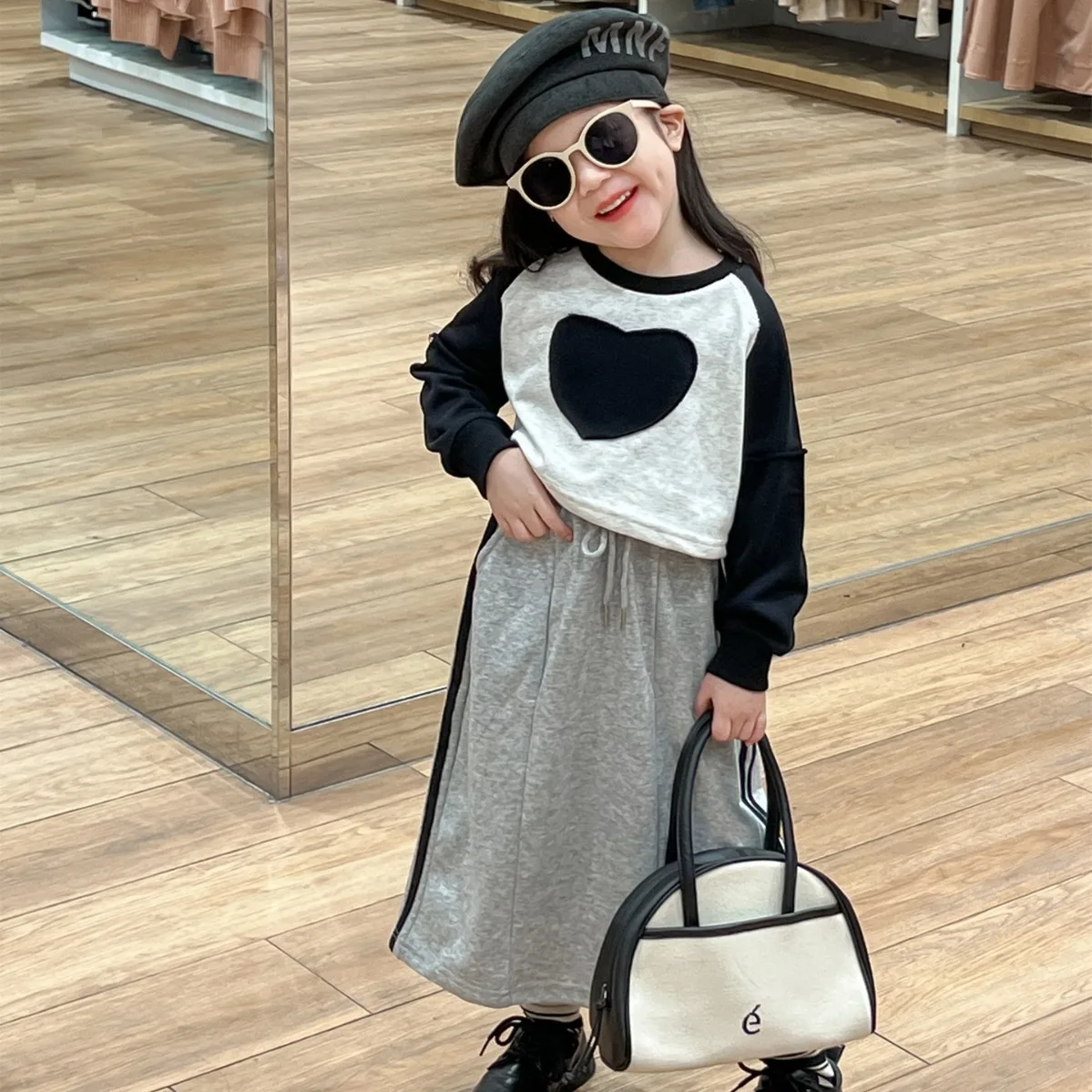 Korea Children's Wear 2024 Spring and Autumn Girls' Fashionable Short Love Raglan Sleeve Color Matching Top Long Brace Skirt