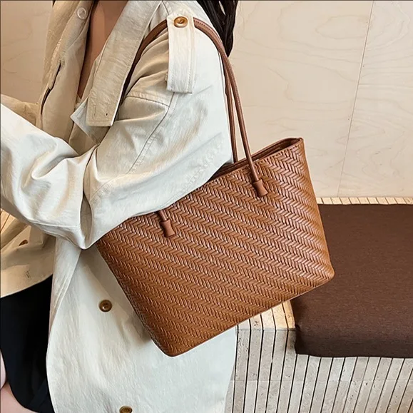 

Корейская винтажная тканая сумка-тоут, новинка 2025, модная сумка на плечо для женщин, большая вместительная дизайнерская роскошная сумка, сумка
