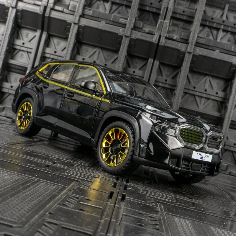 1:24 BMW XM liga modelo de veículo off-road coleção de ornamentos de carro menino brinquedo porta e capô porta-malas podem ser abertas.