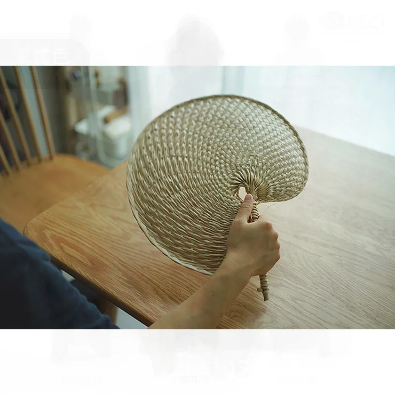 Good Morning Store Verano Pequeño ventilador de PU fresco de estilo japonés Ventilador de mano retro tejido a mano para uso decorativo