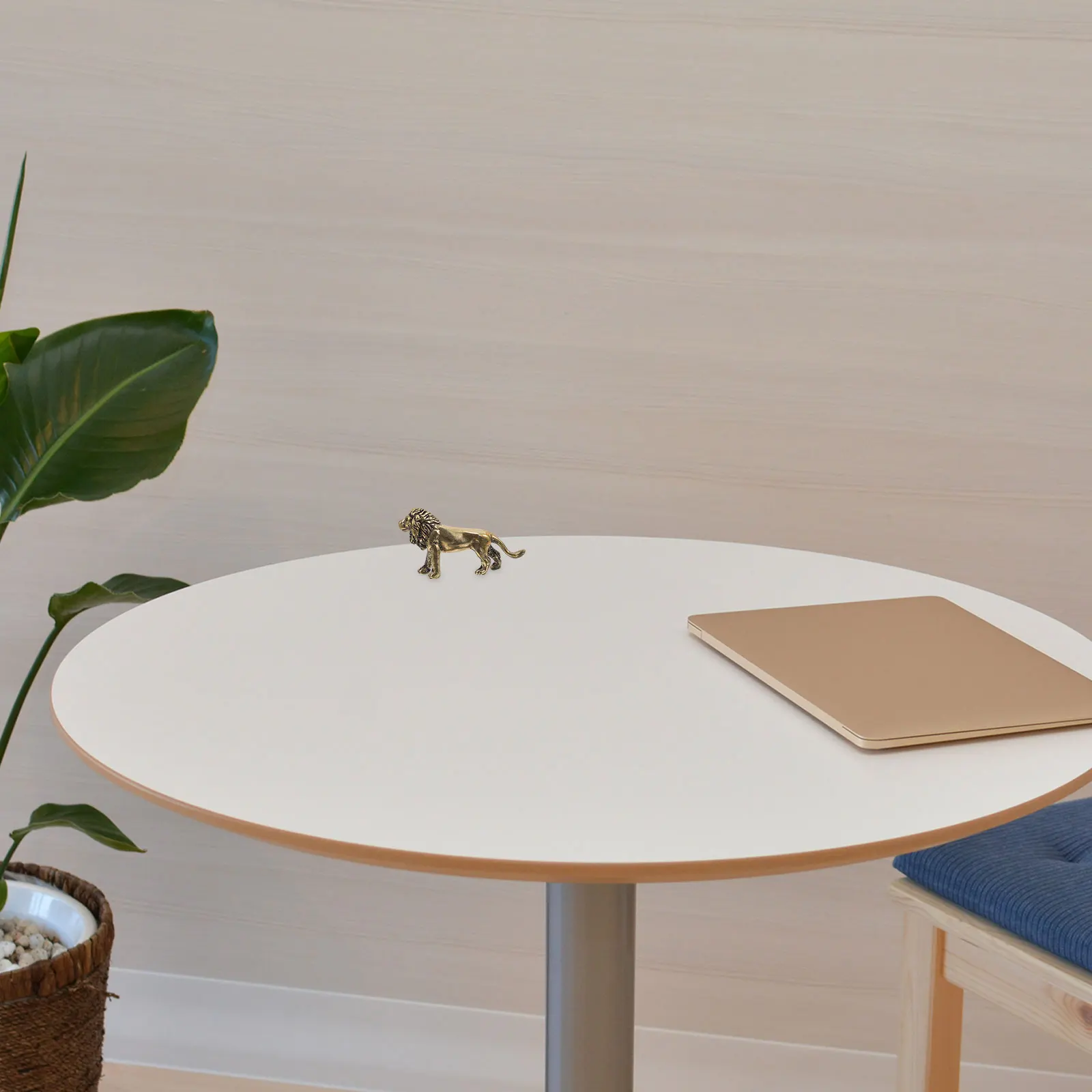 

Exquisite Brass Retro Vintage Statue Small Desktop Decoration Home Office Decorative Golden Metal Craft Lifelike Sculpture