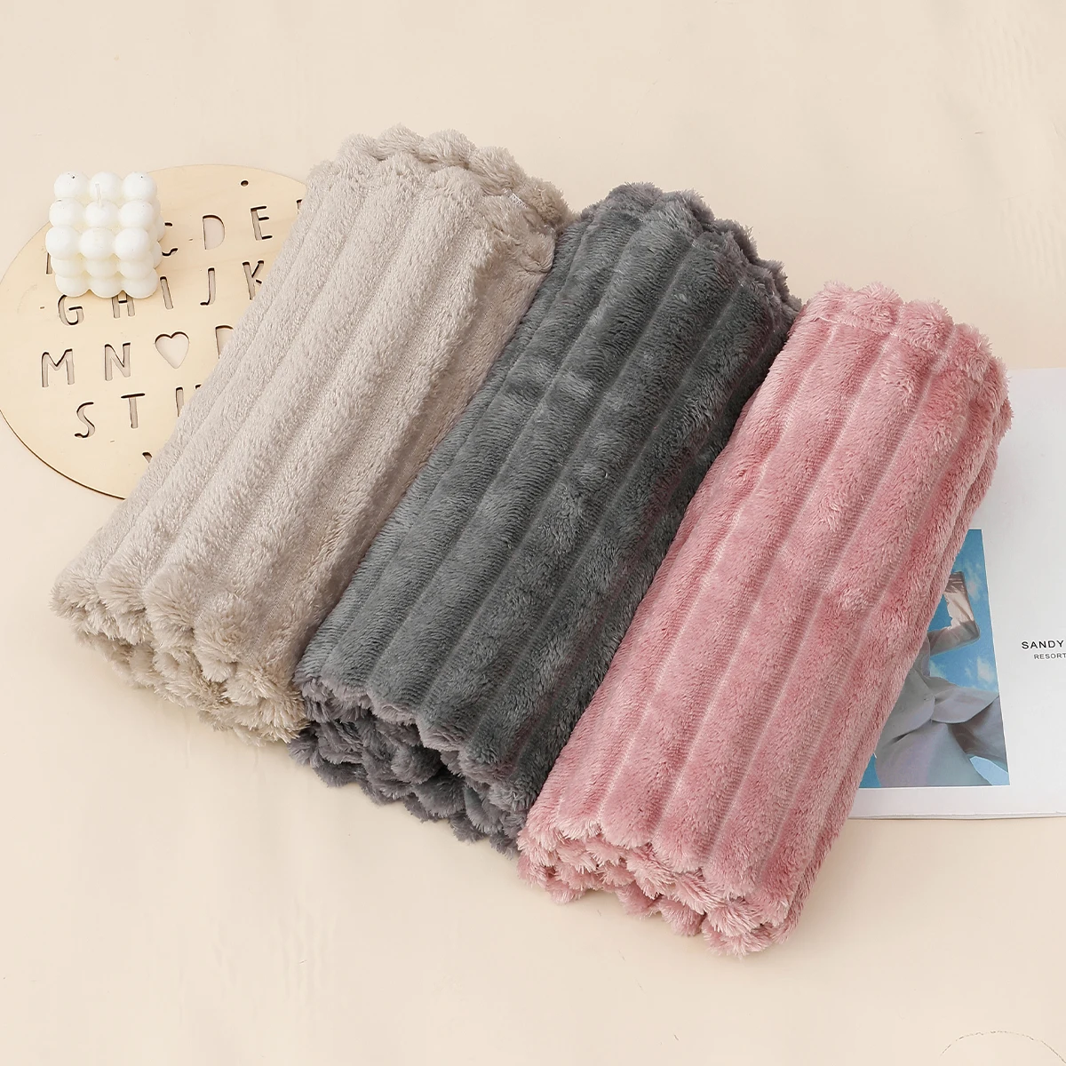 

1 Pcs Solid Color Blanket 100*68 CM Furry And Soft Suitable For Winter