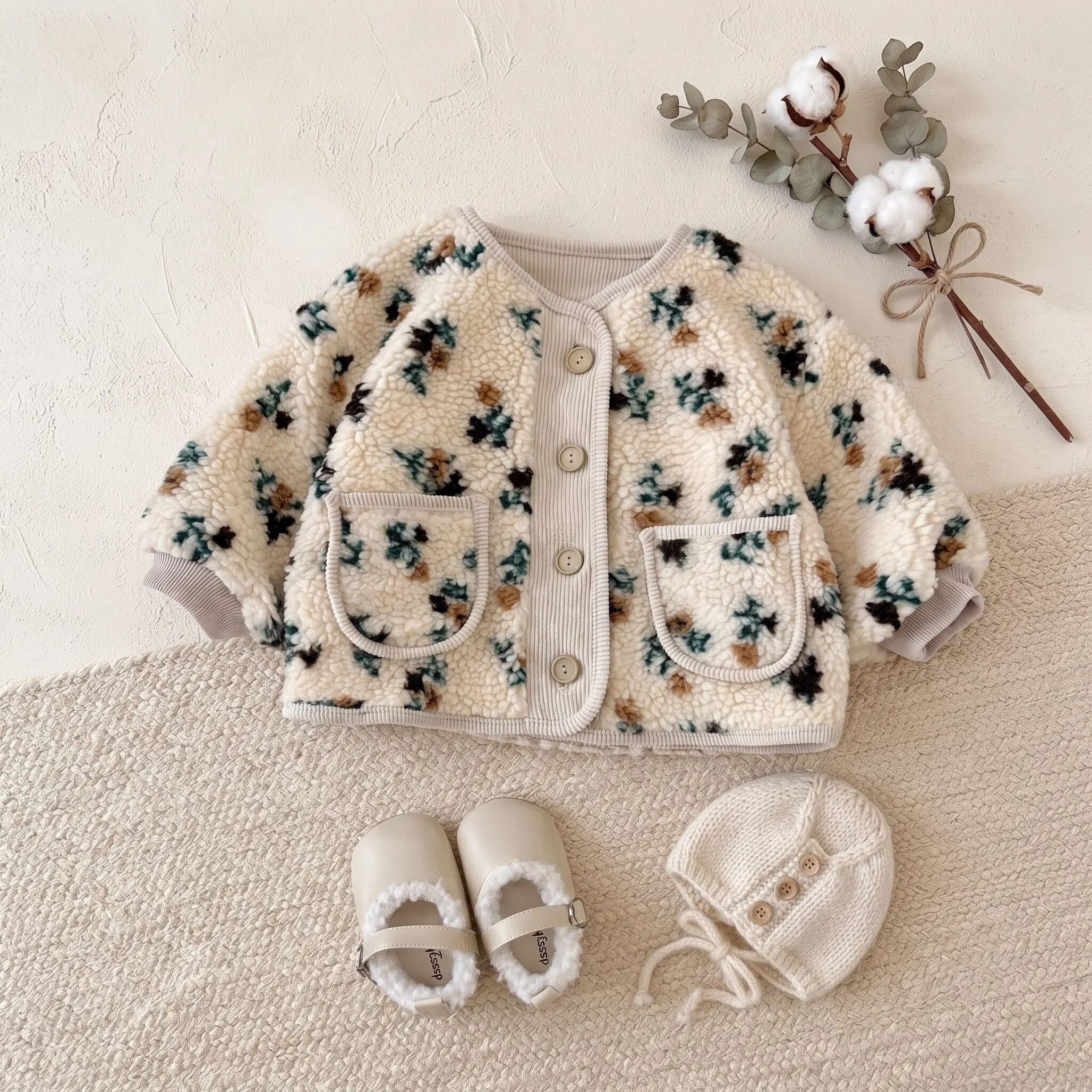 Baby Floral Fleece Jacket, Toddler Girls Vintage Flower Print Teddy Coat, Round Neck Button Front Warm Outerwear with Pockets