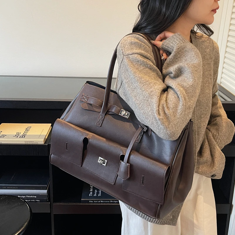 

Elegant Women Crossbody Bag Soft Satin Material Floral Pattern Adjustable Strap Compact Size Ideal for Dating Evening Outings