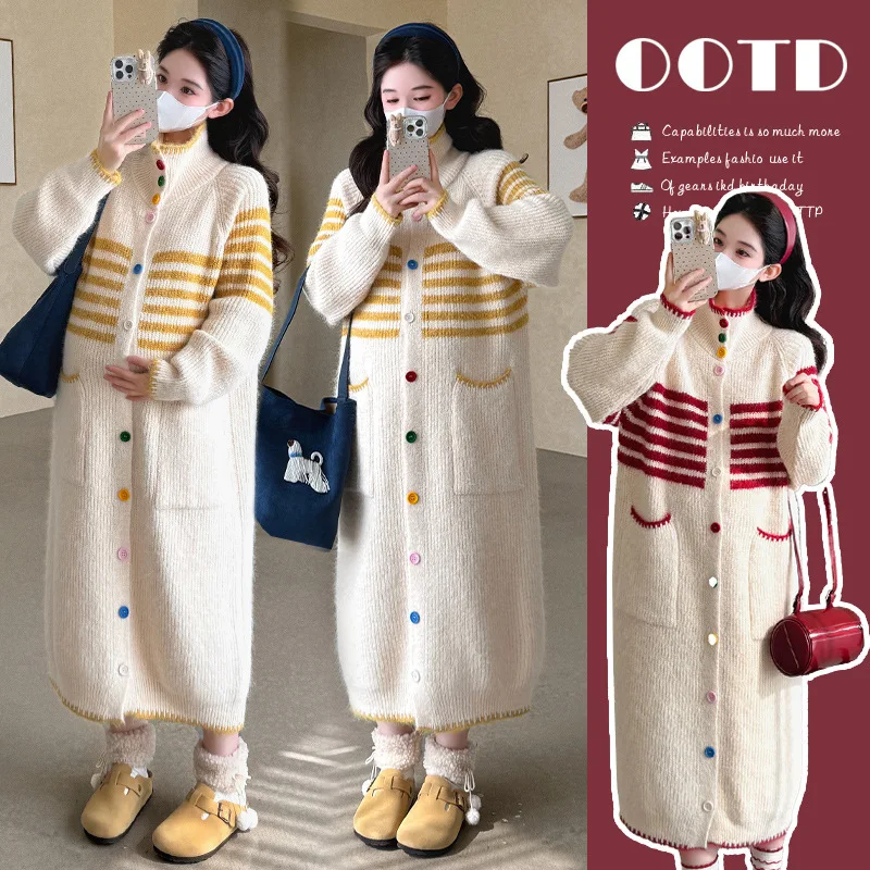 

Осень-зима 2025 года, уменьшающее возраст платье для беременных, корейский стиль, красочные пуговицы, свободное вязаное длинное платье с воротником-стойкой и карманами