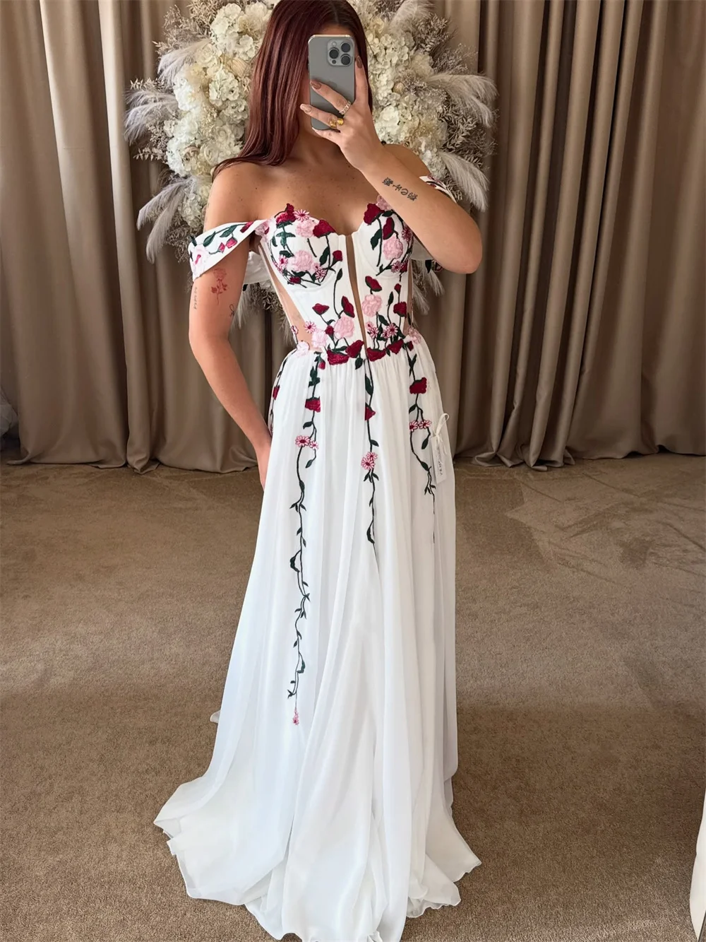 فستان زفاف كيوتو مخصص أبيض عاري الكتفين مزين بالزهور وفتحة جانبية بطول الأرض فساتين سهرة على شكل حرف a من فيستدوس دي نوفيا