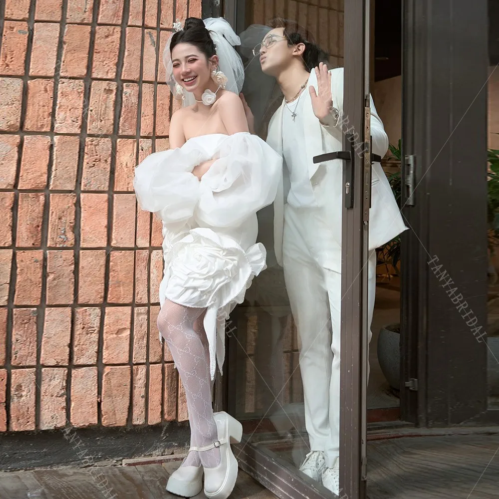 Abito da sposa corto in raso semplice con maniche staccabili guaina al ginocchio senza spalline abito da sposa con servizio fotografico Chic TSWD445