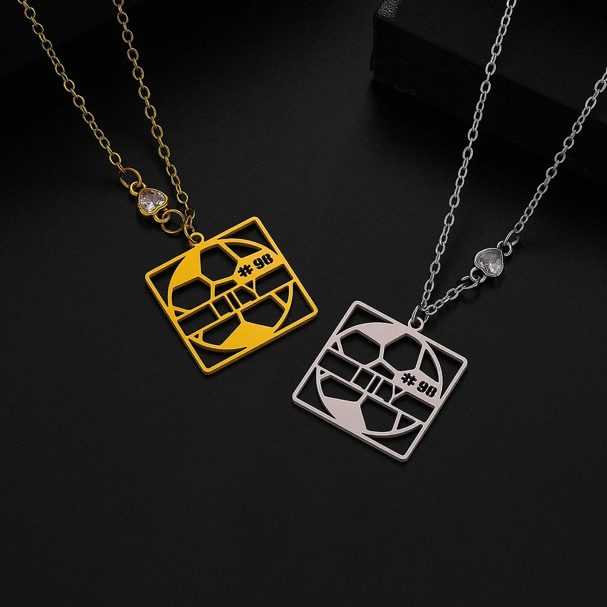 

Пользовательское имя, номер Джерси, полое футбольное спортивное ожерелье из нержавеющей стали, мужское и женское модное ожерелье с подвеской
