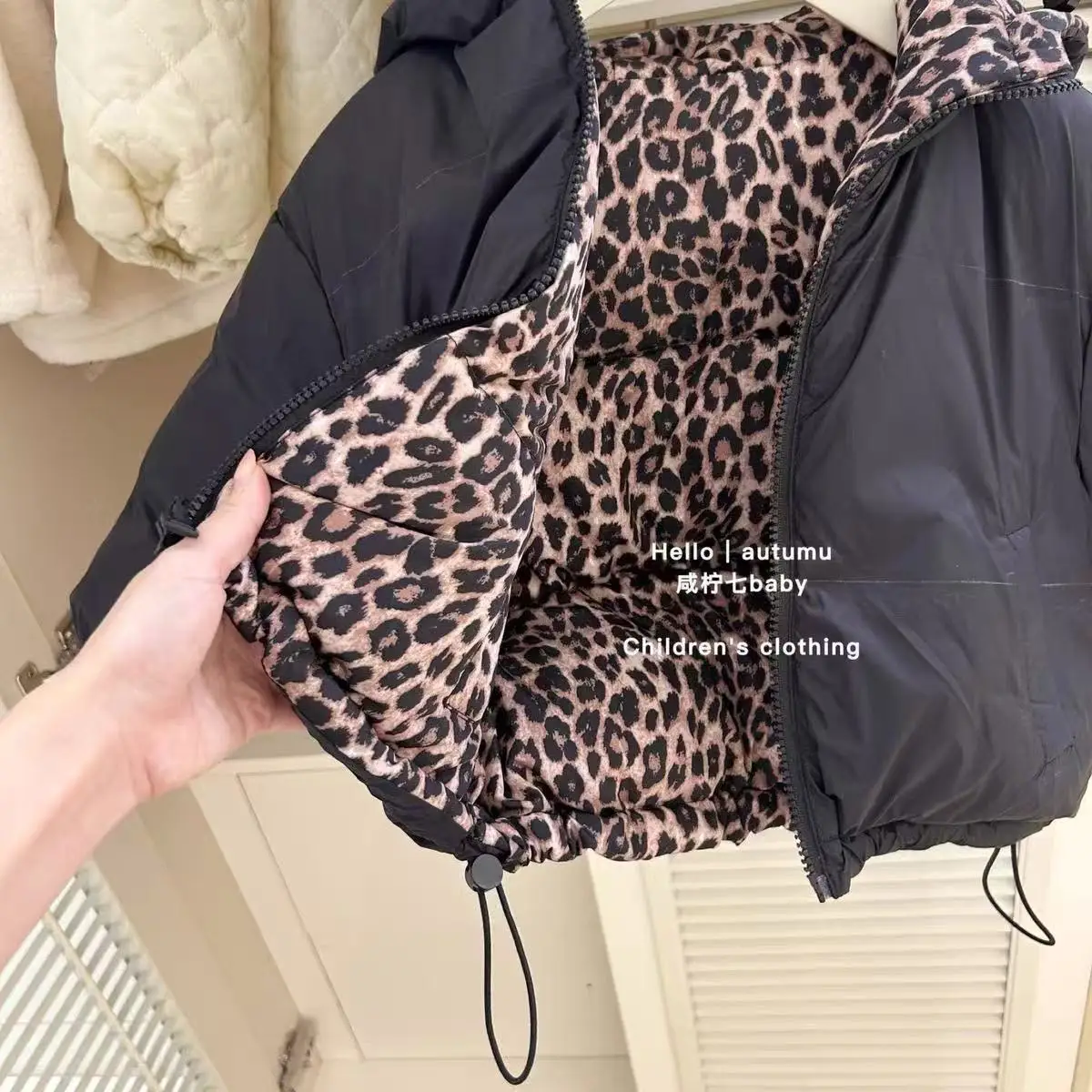 

2025 New Children's Leopard Print Cotton Padded Jacket Winter Hooded Thick Cotton Jacket For Boys and Girls Worn On Both Sides