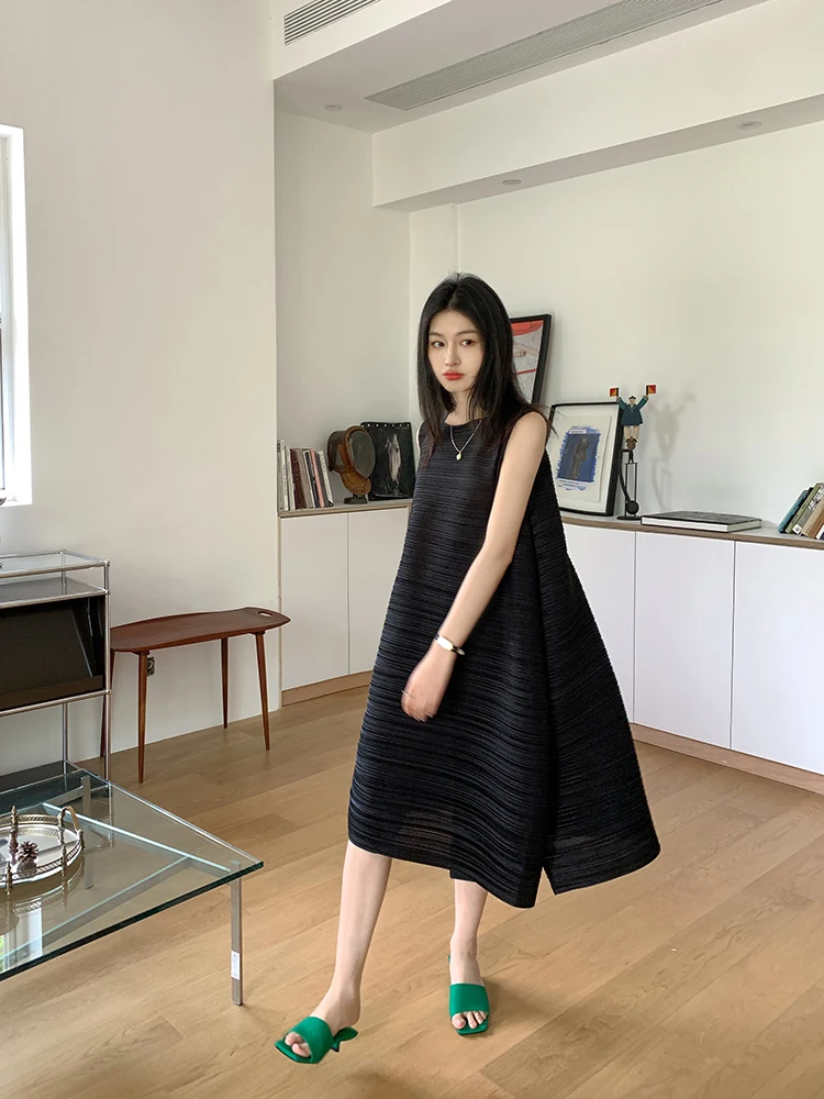 Miyake Plissierte Damenkleider Lose Übergröße Hochwertige Eleganz Ärmellos Mittellanger Rock Frühling 2025 Neu – Detail 15