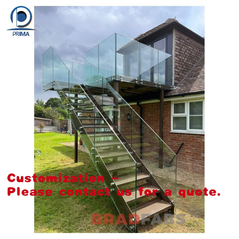 

Индивидуальные лестницы в современном стиле: прямые деревянные ступени с противоскользящим мраморным дизайном и прочными стеклянными перекладинами.