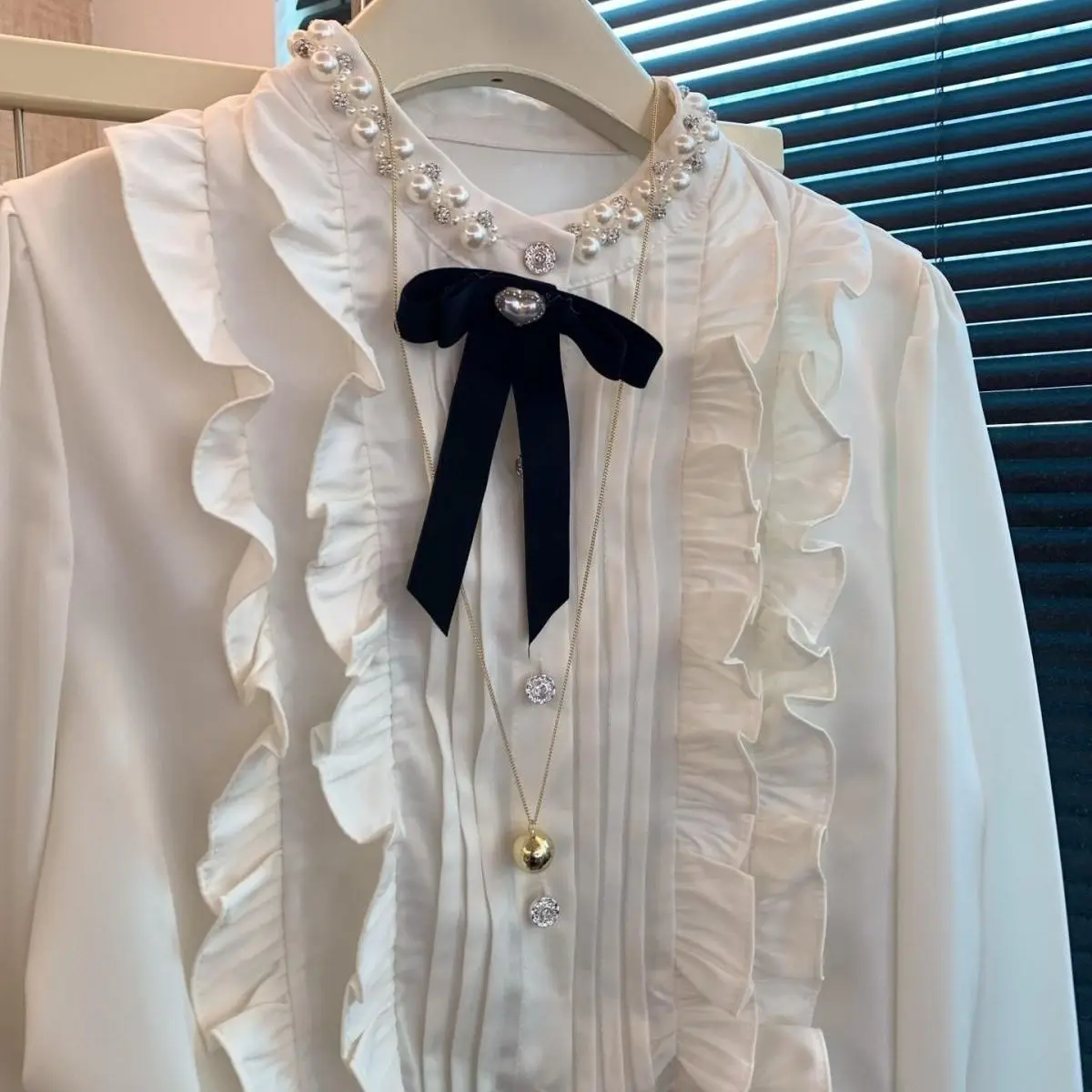 

Новая женская блузка с белым бантом из бисера и черным кружевным краем, коллекция Весна-Осень 2026