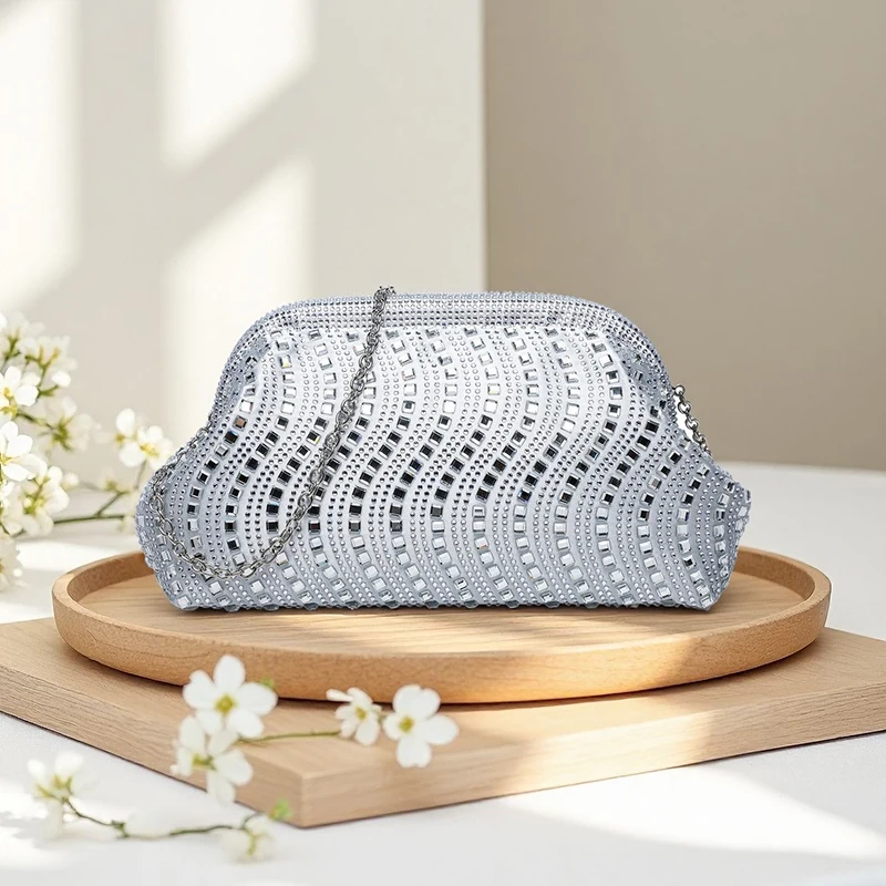 

2025 New Luxury Designer Diamonds Evening Bag Shiny Rhinestone Cloud Shape Clutch Bags Women Sparking Banquet Wedding Handbags