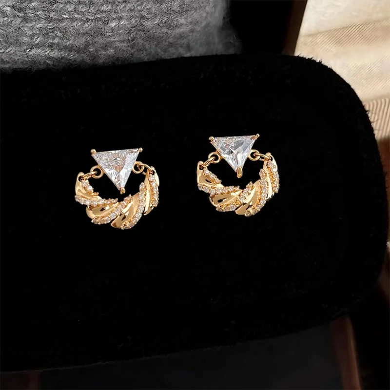 

Fashion High-End 925 Silver Triangle Zircon Ear Studs Twisted Metal Micro-Zircon Women's Earrings