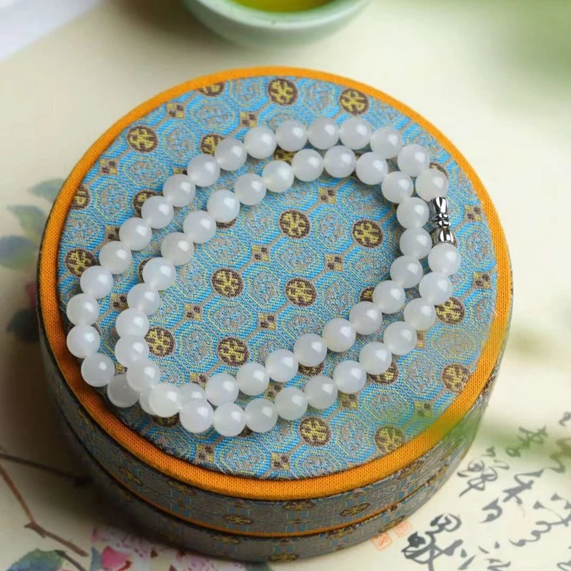 

Ожерелье из натурального нефрита Хэтиан, Цинхай, из выдержанного материала, с дымчато-серыми гладкими бусинами из жадеита.