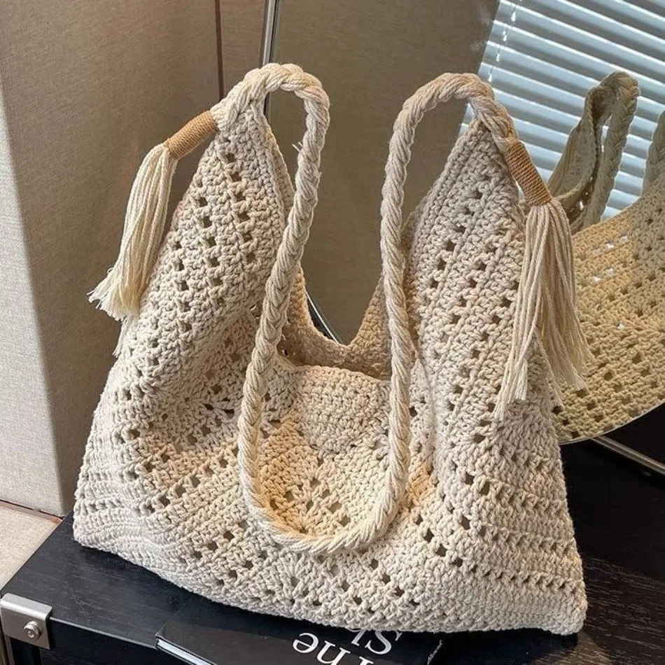 

Exquisite Straw Bag Handmade Weaving Niche Skeleton Triangle Bag Commuter Casual Shoulder Bag Seaside Vacation