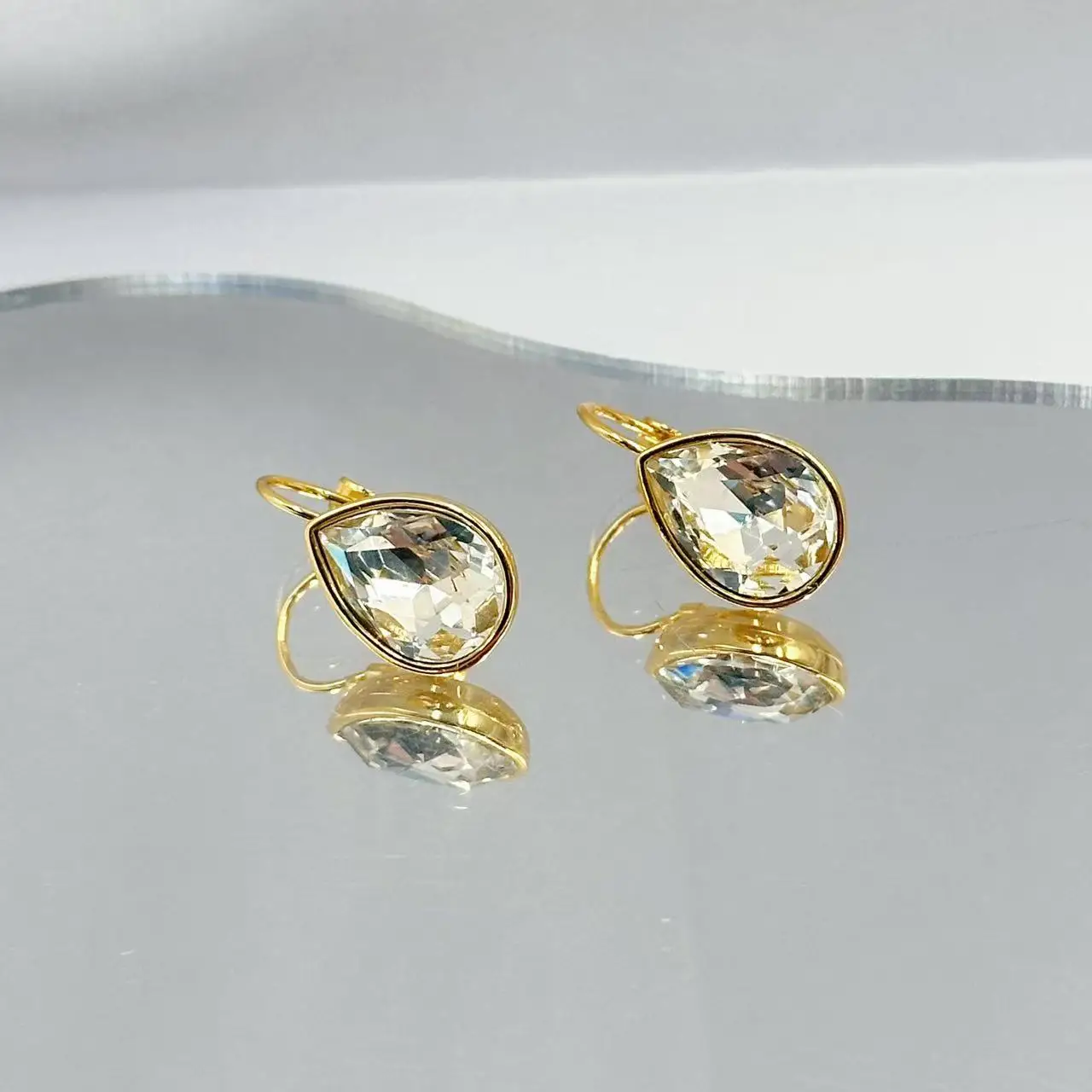 Gold Plated Clear Teardrop Crystal Earrings Women Water Drop Rhinestone Leverback Earrings Fashion Jewelry Gift