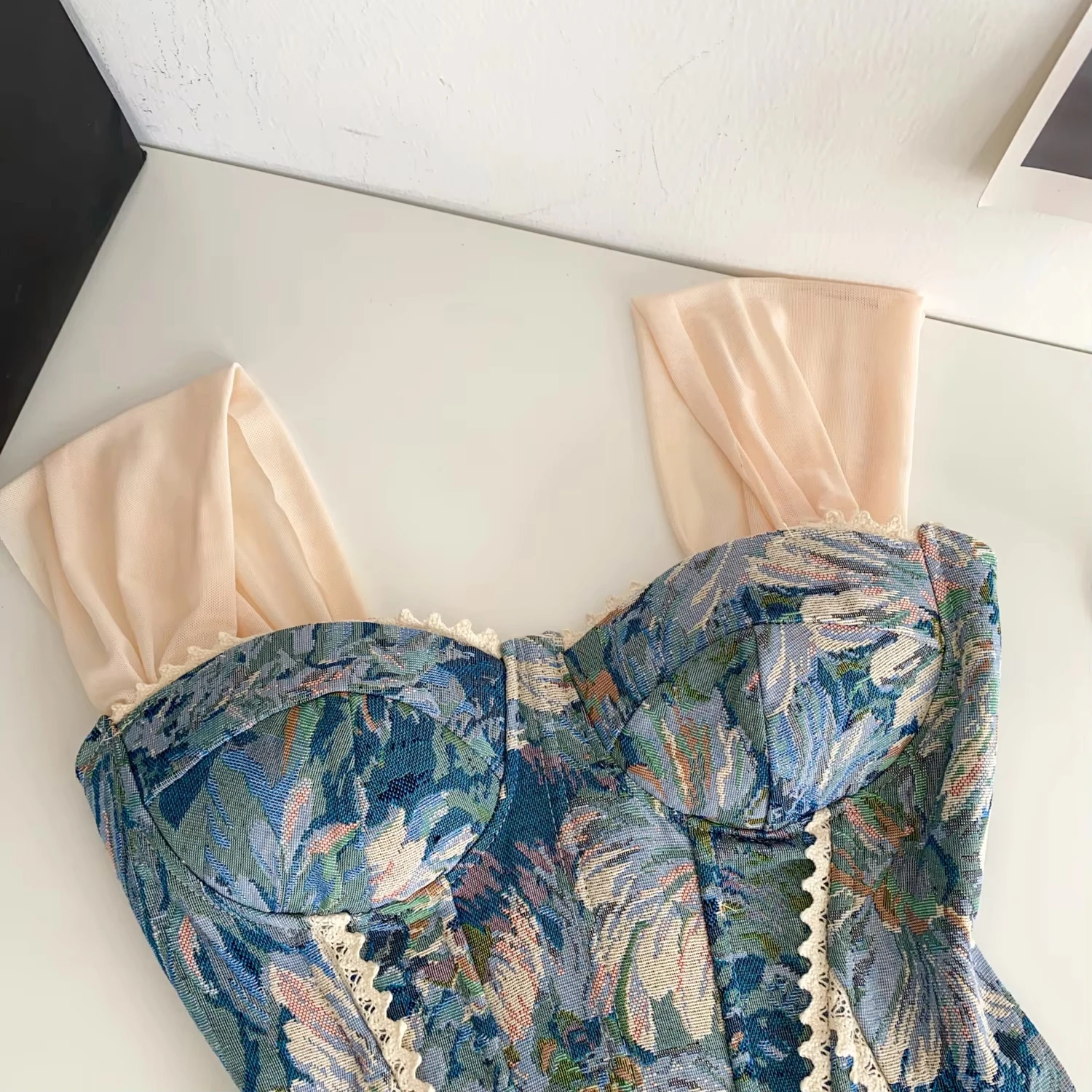Damen Vintage Blumen-Korsett-Bustier-Top mit abnehmbaren Netzärmeln, Spitzenbesatz und Rückenband, Y2K Party Damen Crop Tops – Detail 6