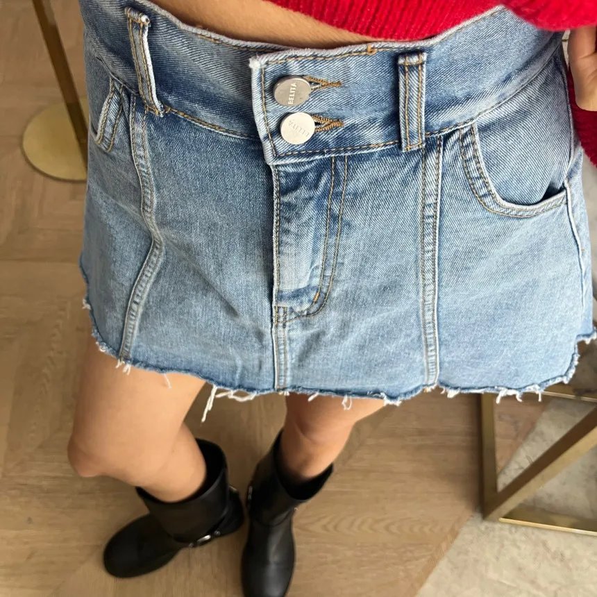 SML Blue Denim กระโปรง 2025 สไตล์อเมริกันสูงเอวกระโปรงมินิกระโปรงผู้หญิงสายกางเกงยีนส์กระโปรงสไตล์ (XHN1533