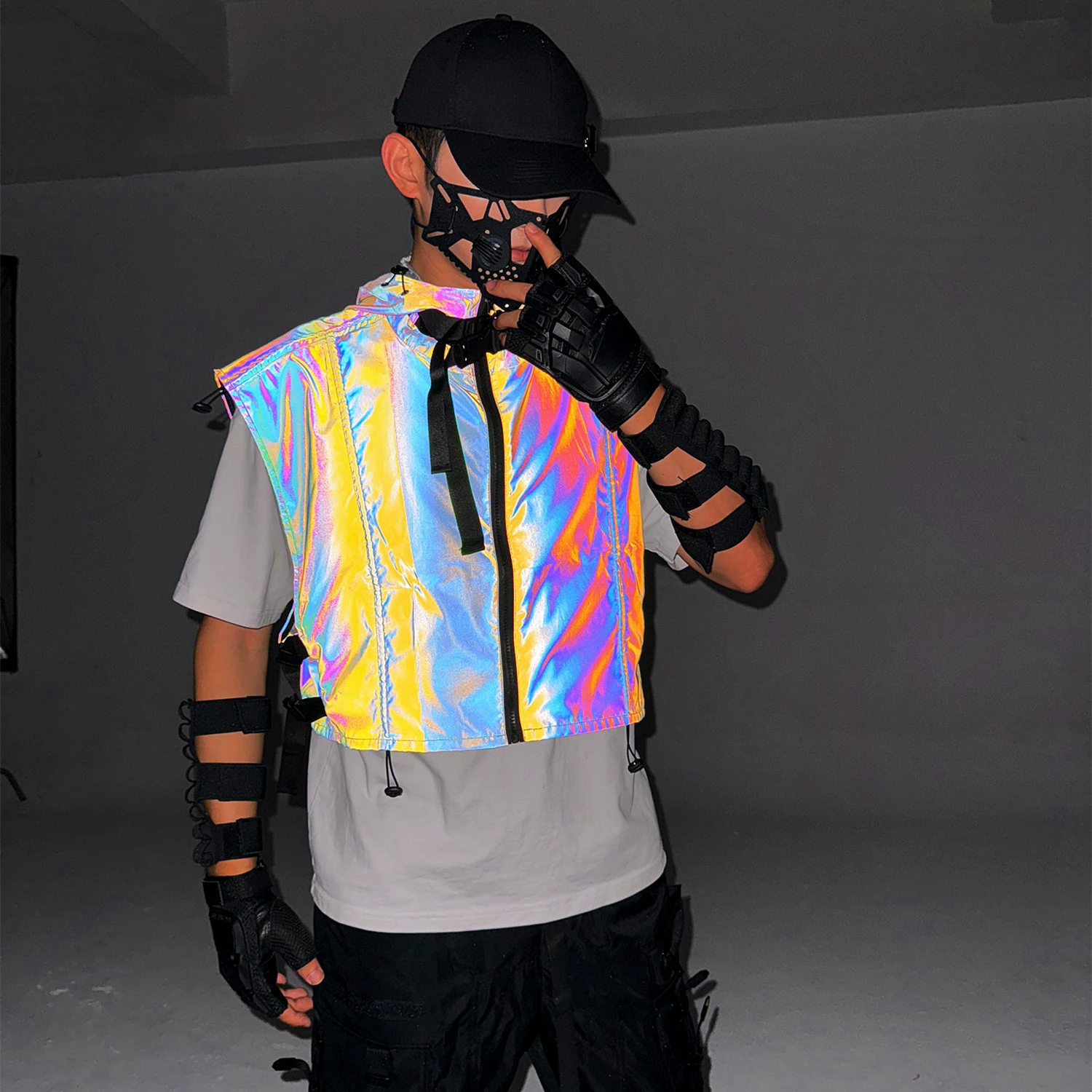 

Multi-functional Hip Hop Punk Colored Reflective Hooded Vest New Sleeveless Jacket With Buckle Ribbon Short Waistcoat
