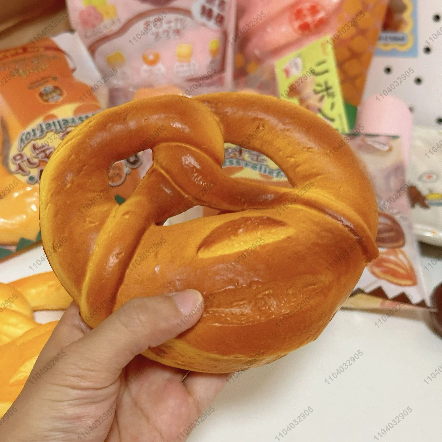 

Bretzel Bread Slow Rising Squishy Honey Grilled Bretzel Bread Bun Slow Rebound Cake Bread Stress Release Hand Relax Toy Gift