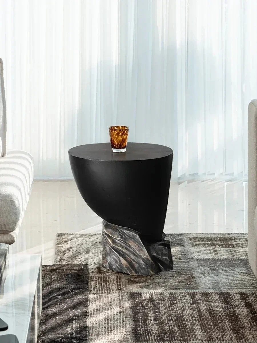 أريكة مصممة بحافة من الخشب الصلب من wabi-sabi بجوار زاوية بجانب السرير لغرفة النوم الراقية #3