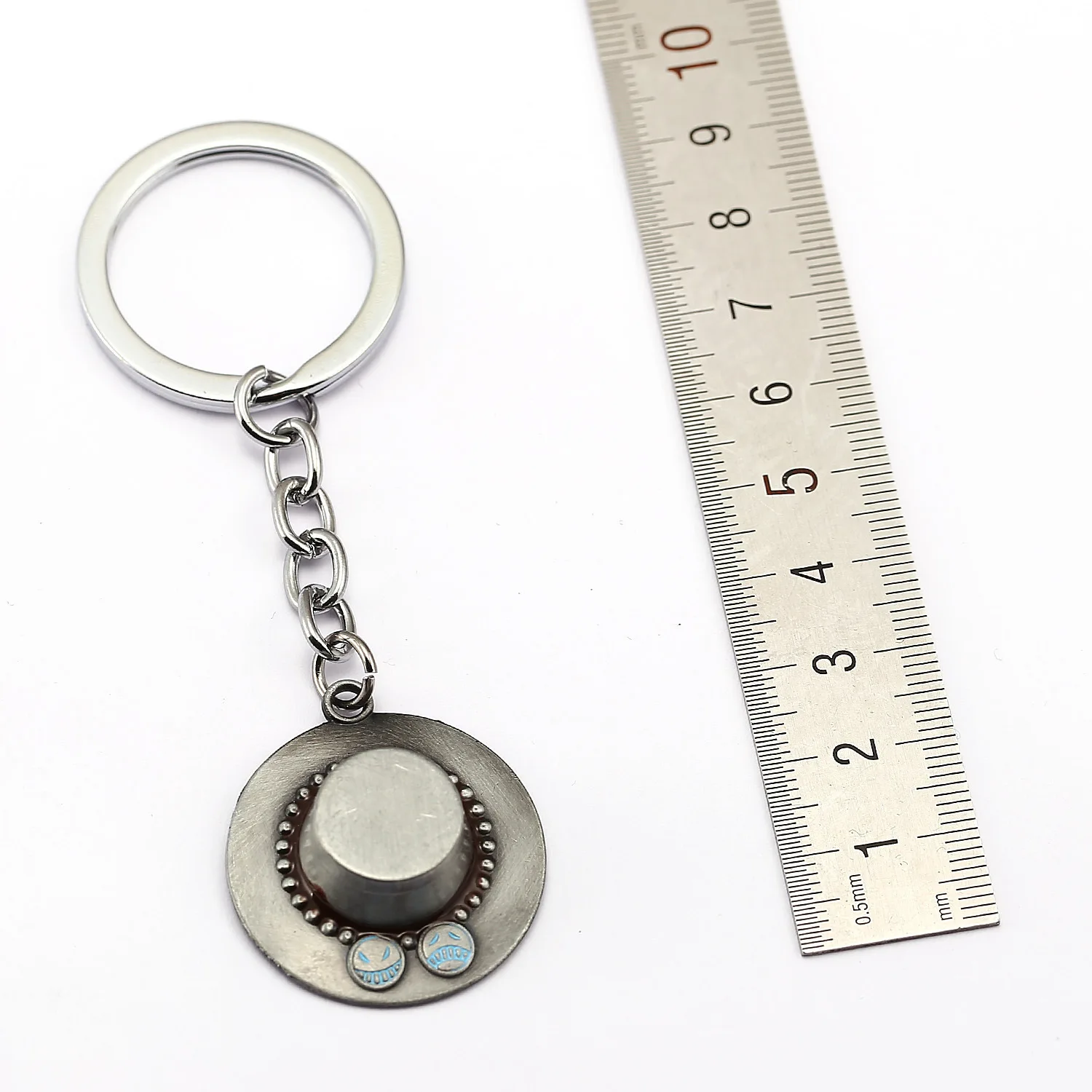 Anime Een Stuk Sleutelhangers ACE Hoed Portgas D Ace Autosleutelhangers Figuur Metalen Sleutelhanger Hangers Cosplay Accessoires Kinderen Geschenken