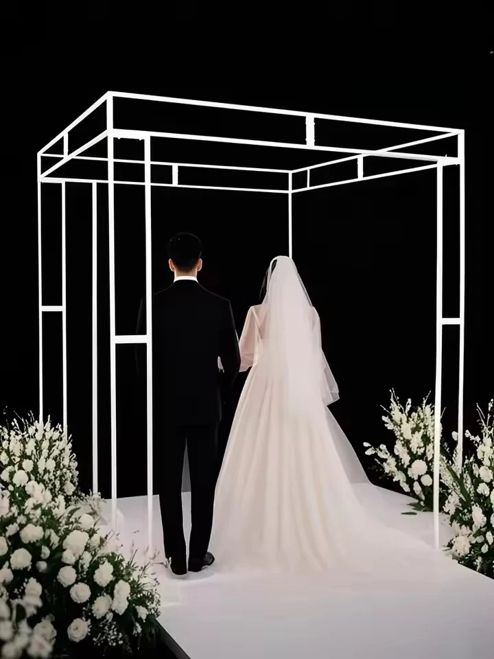 Eleganter schmiedeeiserner Hochzeitspavillon für den Außenbereich, quadratischer Metalltisch für künstliche Hochzeitsdekoration. – Detail 8