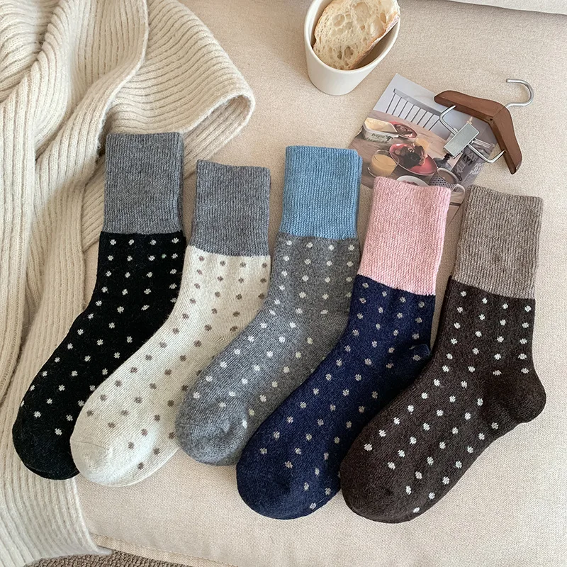 

1/5 pair of autumn winter thick sweat absorbing simple casual socks for women retro warm mid tube socks