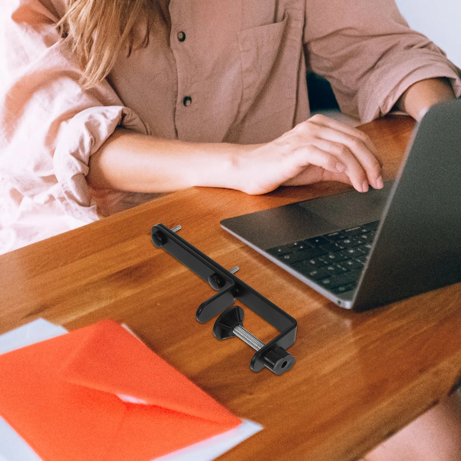 2 قطعة حامل Pegboard سطح المكتب حامل من الفولاذ الكربوني منظم مكتب ملحقات الألعاب منظم الحائط لوحة الخصوصية المكتبية المشبك