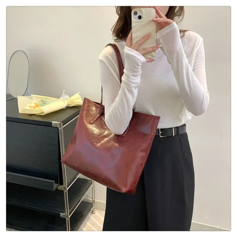 

B Retro Commuting Shoulder Bag Texture Handbag New Luxury Brand Underarm Shoulder Bag Large Capacity Tote Female Shoulder Bag