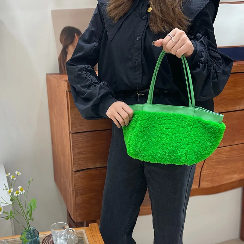 2022 women\'s Niche Fur bag Leather simple small square bag fashion lamb fur wing bag vintage plush tote handbag