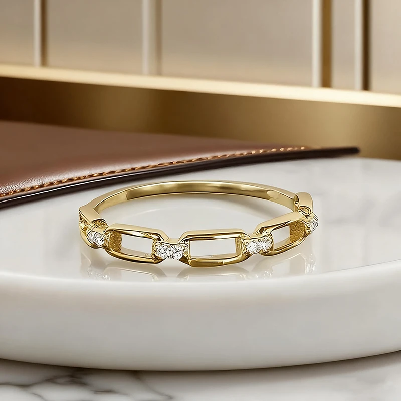 Huitan Fingerring mit Kettendesign für Damen, Statement-Ringe für den Alltag und Partys mit glänzendem Zirkonia in Goldfarbe, trendiger Schmuck – Detail 4
