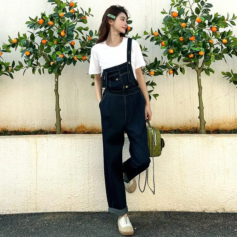 

Модный джинсовый комбинезон-двойка для женщин: весенне-летний новый комплект для повседневной носки, стройнящий, с эффектом омоложения